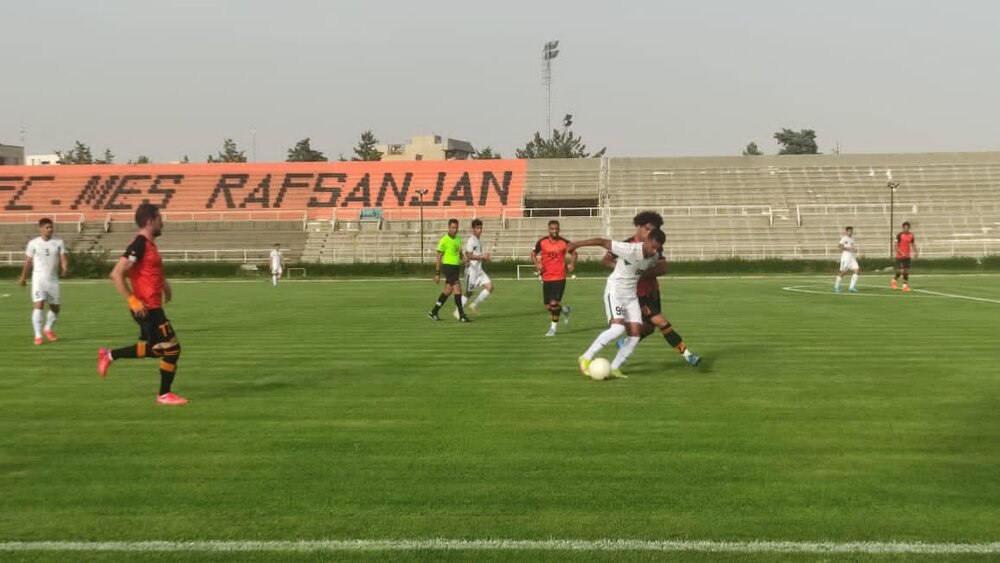 بازی بدون گل مس رفسنجان با هوادار در نیمه اول