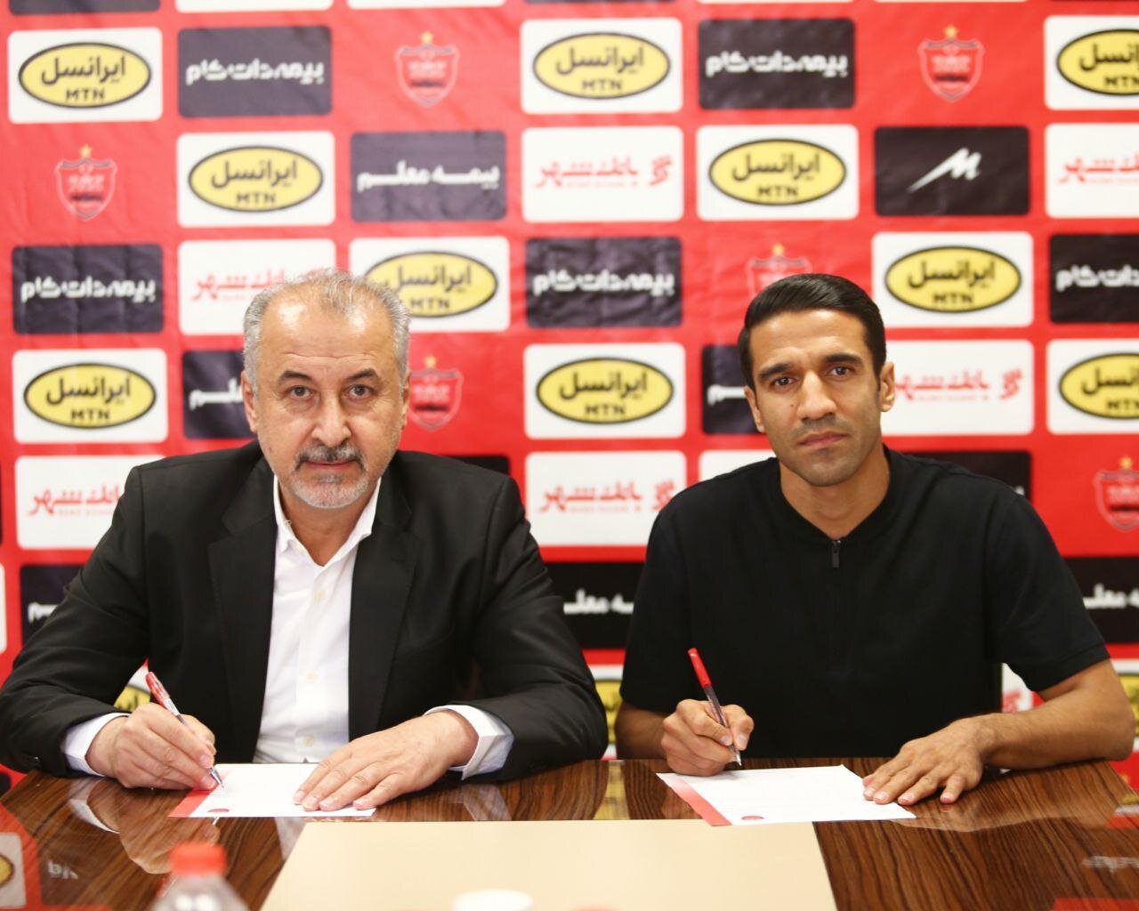 بازیکن سابق استقلال به پرسپولیس پیوست/جانشین کامیابی‌نیاامضا کرد