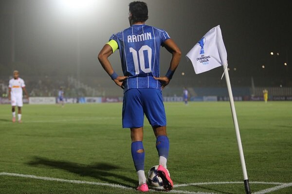 بازیکن مازاد استقلال با چهره‌ای جدید در تمرینات + عکس