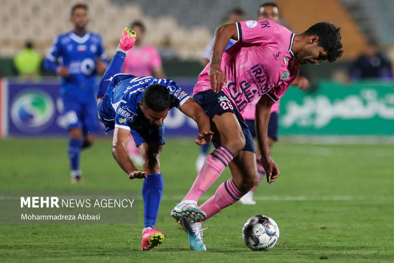 بازیکنان استقلال از مجاری غیرقانونی پول دریافت میکنند