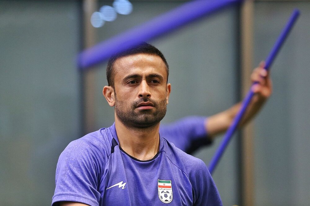 بازیکنان بیرون از زمین فوتبال هم مراقب تیم ملی باشند