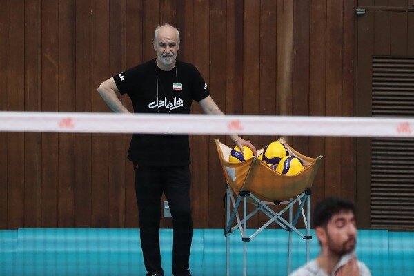 بازیکنان تیم ملی والیبال ایران شاداب نیستند و حسرت
میخورند