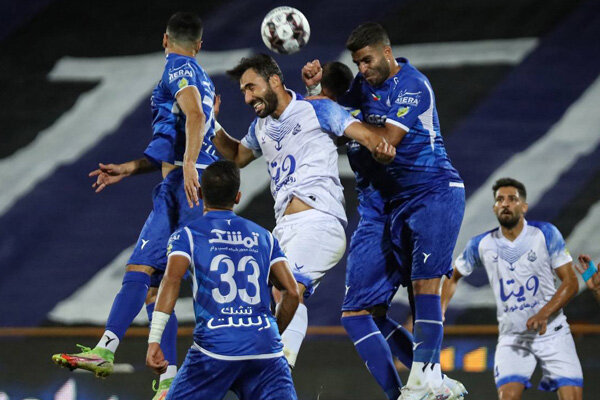 بازیکنان و کادر فنی استقلال به حمایتهای پوچ مدیران نیازندارند!