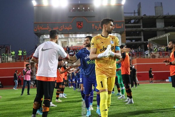 باشگاه استقلال از کاپیتان ملی پوش خود حمایت کرد