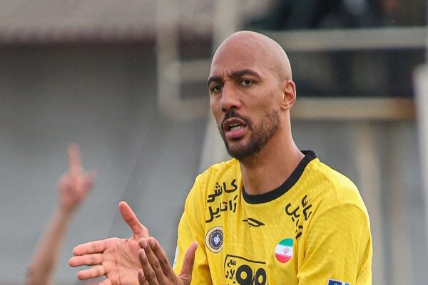 باشگاه سپاهان: انزونزی یک فصل دیگر قرارداد دارد