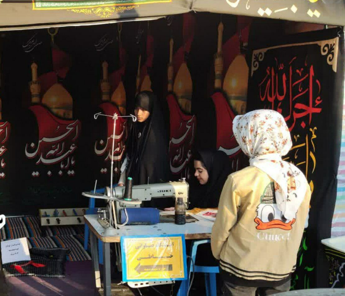 بانوان کرد پیشگام خدمت به زائران/ازخیاطی تاپخت نان محلی
درموکبها