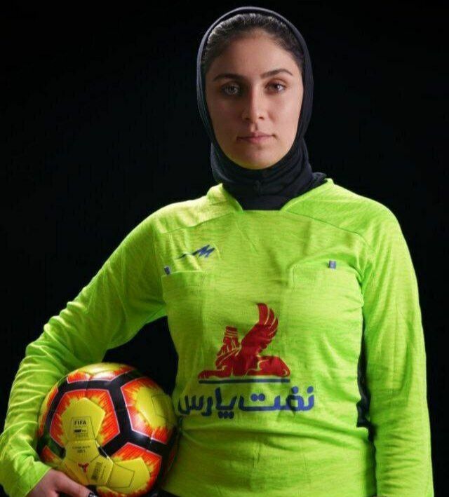 بانوی کردستانی در لیگ برتر فوتبال ایران قضاوت میکند