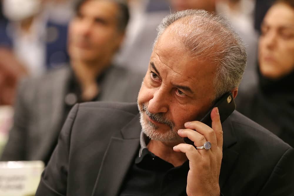 باید بروم به فدراسیون سوارکاری بگویم مشکل پرسپولیس را حل
کند؟