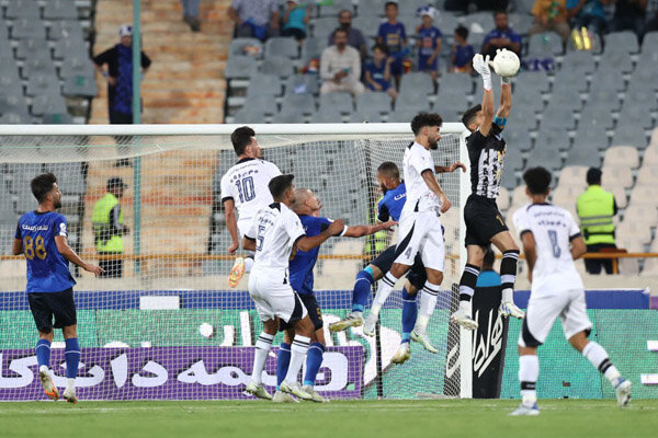 باید به نظر سرمربی احترام گذاشت/ استقلال به دو بازیکن نیاز دارد