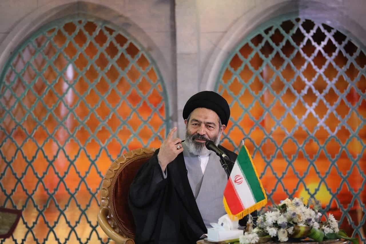 «بداخلاقی» جامعه را به عقب میراند/ باید از پیامبر اخلاق راآموخت