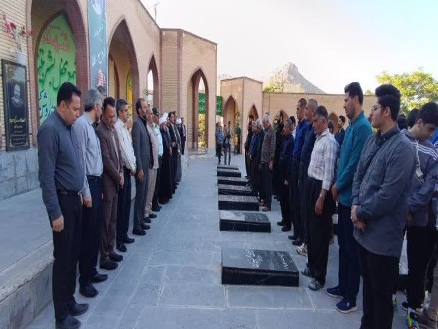 بدرقه زائران بیجاری به مرقد مطهر امام راحل