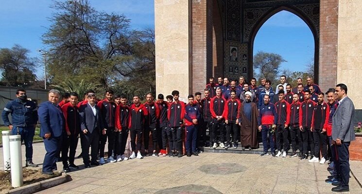 بدرقه کارکنان فولاد خوزستان از جواد نکونام وبازیکنان