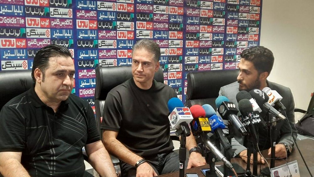 بدون فشار داوری پیروز شدیم / به بازی با استقلال فکر می کنم