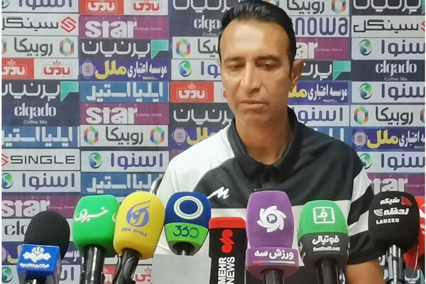 برای دیدار بااستقلال من تصمیم نمیگیرم/فوتبال همیشه غافلگیری
دارد