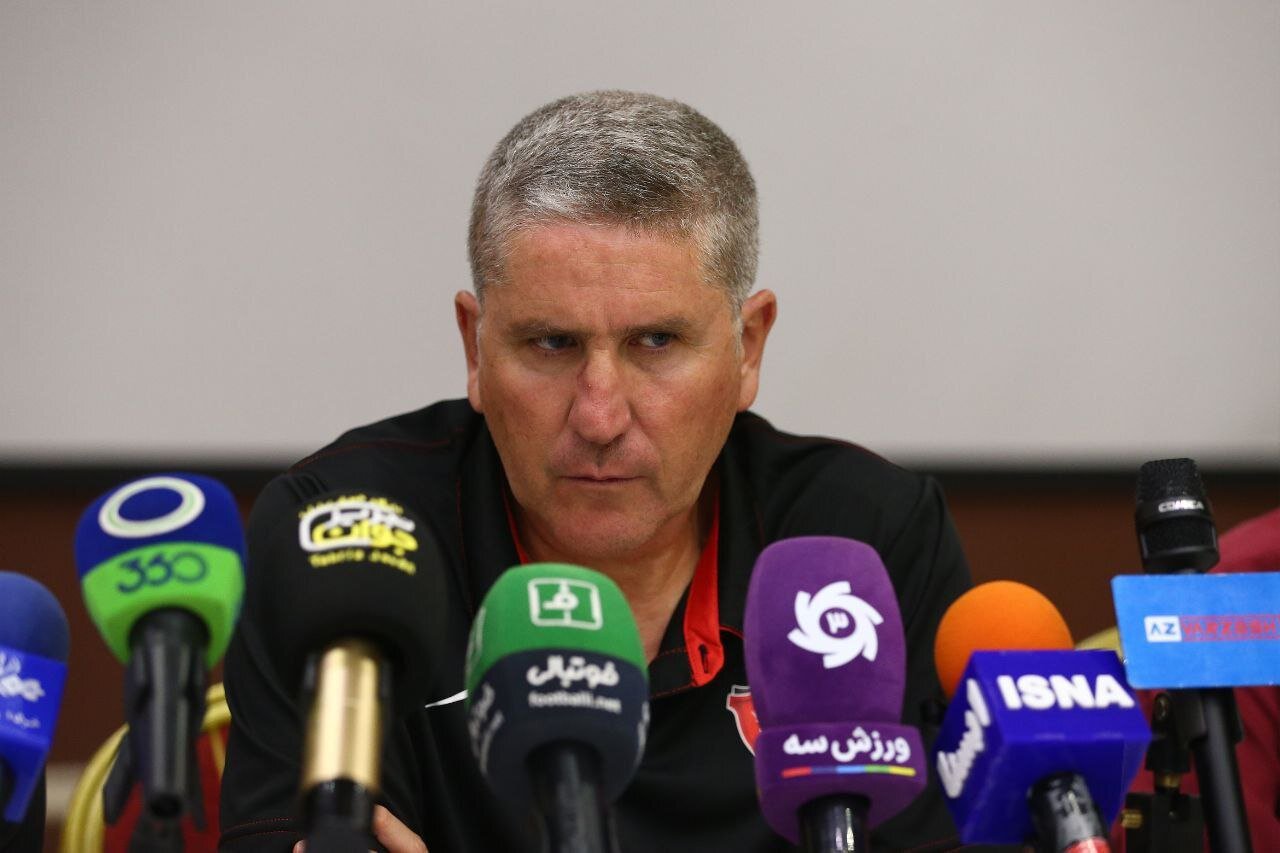 برای ۳ امتیاز بازی می کنیم/ از نقل و انتقالات تیم راضی
هستم