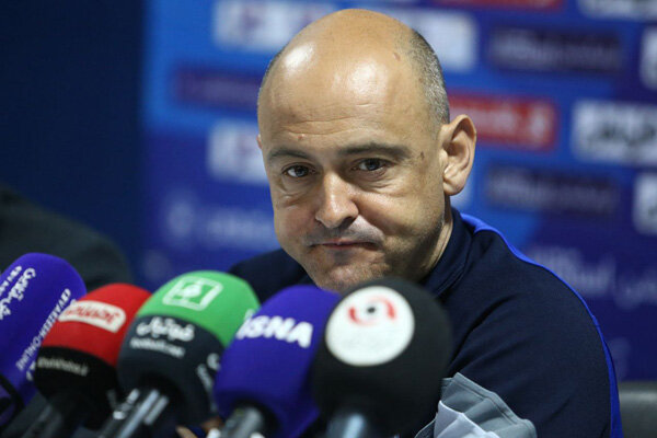 برایم عجیب بود چرا توپ های استقلال وارد دروازه پرسپولیس
نشد