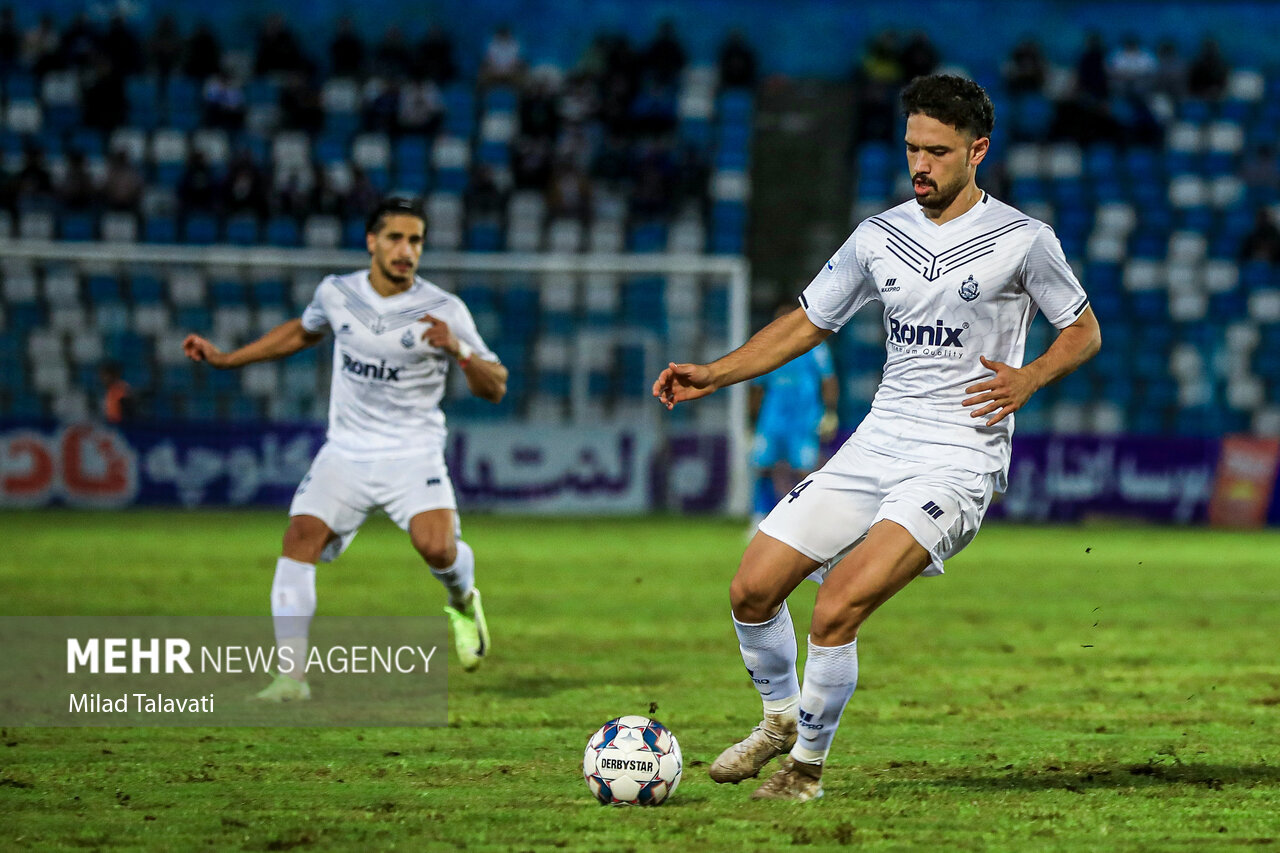 برتری ملوان مقابل استقلال خوزستان در نیمه نخست؛ قوی سپید در مسیر صعود