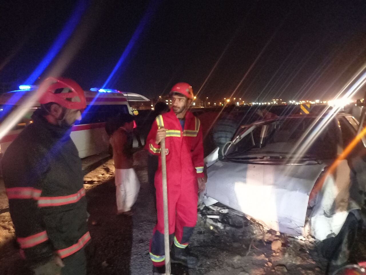 برخورد خودرو سواری با پل بتنی ۳ مصدوم برجای گذاشت