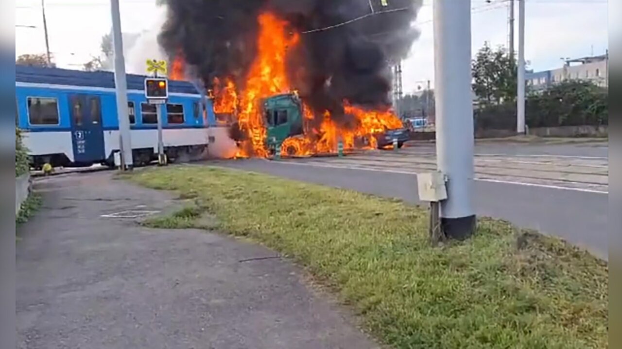 برخورد قطار با کامیون در گذرگاه راه آهن ترکیه