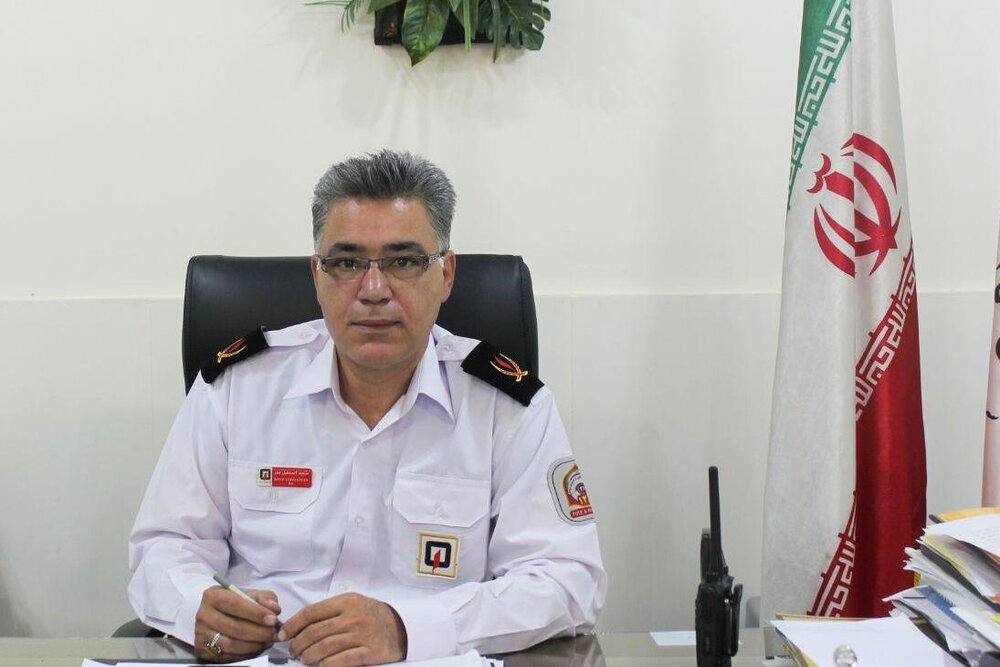 برخورد مزدا ۳ با تیر چراغ برق در سمنان/ جوان ۲۵ ساله جان باخت