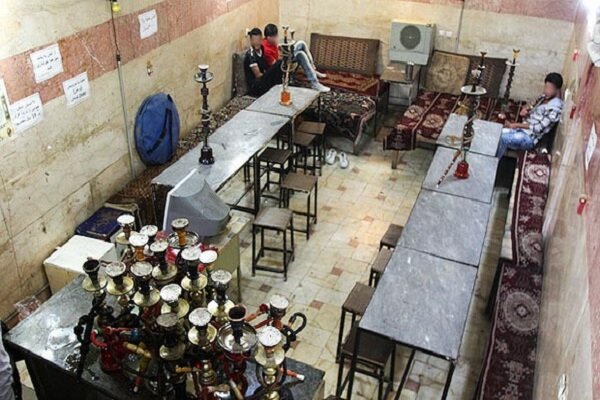 برخورد پلیس با قهوهخانههایی که محل شرط بندی و قمار شدهاند