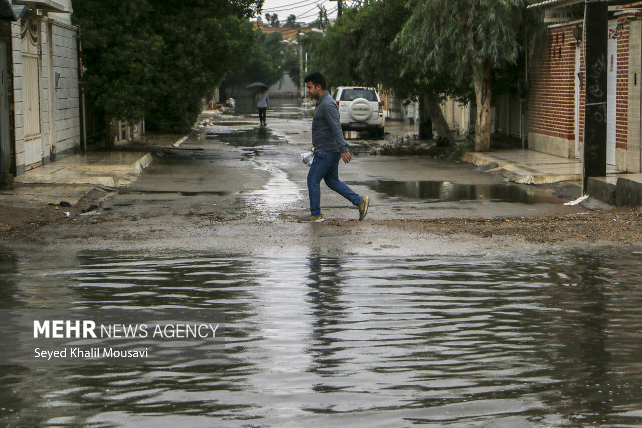 برخی از مناطق بندر امام هنوز دچار آب‌گرفتگی شدیدهستند