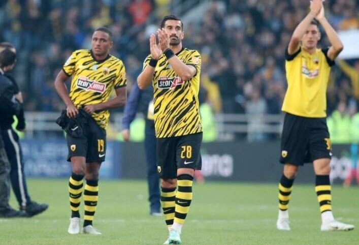 برد بزرگ آاک با کاپیتان تیم ملی فوتبال ایران