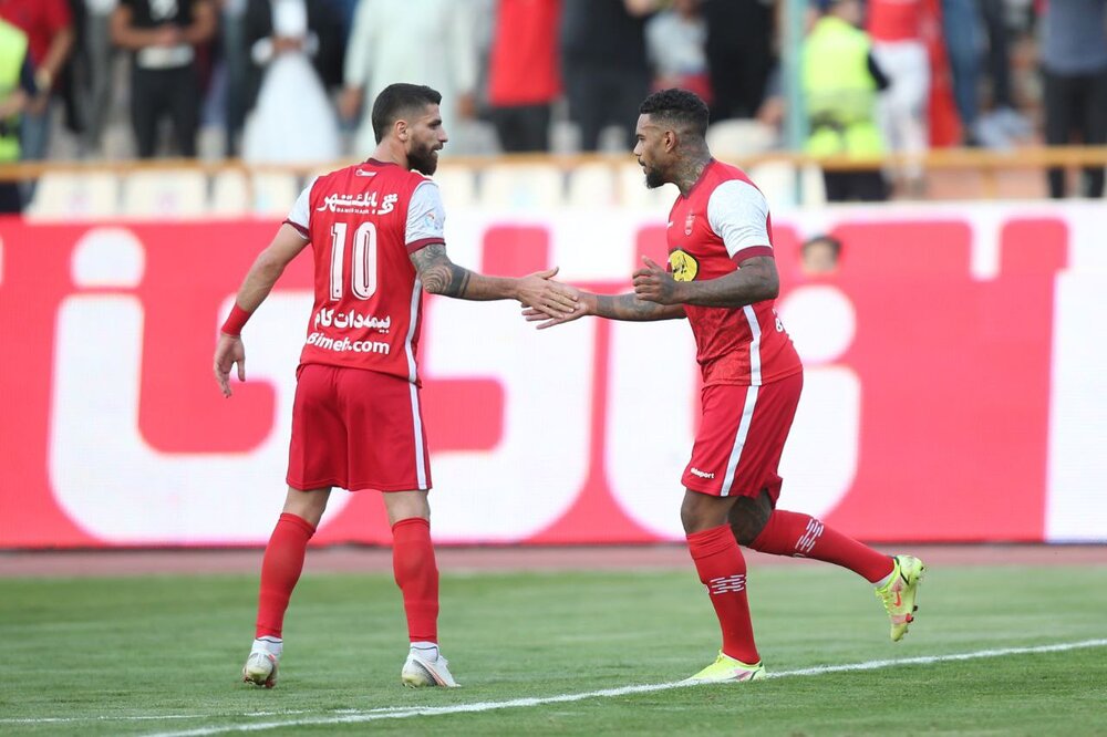برد قاطع پرسپولیس مقابل هوادار در نیمه اول/ لوکادیا بازهم گل زد