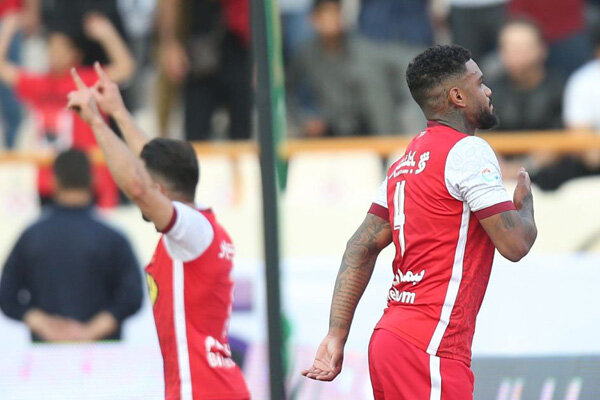 برد پرسپولیس برابر صنعت نفت در نیمه اول/ گلزنی یک هلندی در آزادی