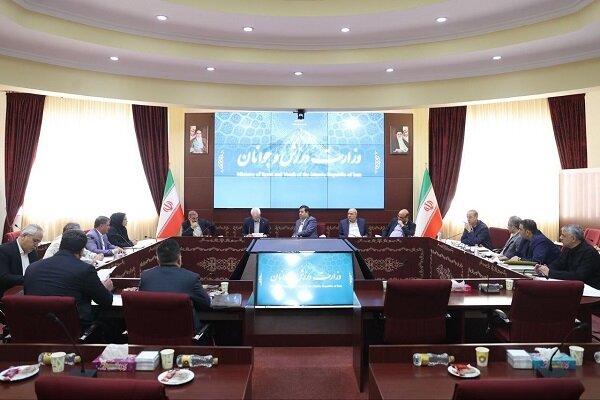 بررسی رزومه مربیان خارجی ۳ رشته در حضور وزیر ورزش