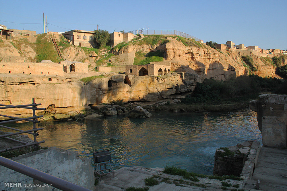 بررسی طرح تثبیت جداره غربی سازه‌های آبی شوشتر