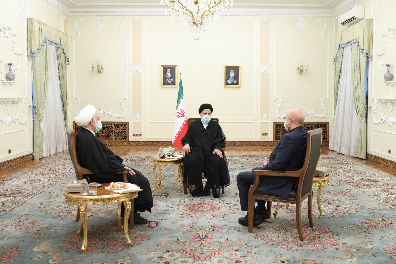 بررسی فرآیند تهیه، تدوین و تصویب برنامه هفتم توسعه در نشست سران قوا