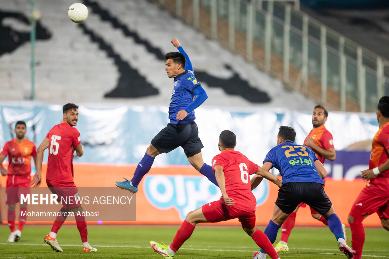 بررسی همه احتمالات برای ۴ تیمی که شانس قهرمانی نیم فصل دارند