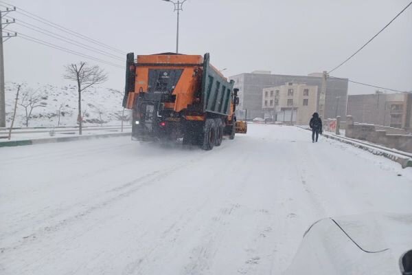 برف روبی ۲۵۰ کیلومتر از محورهای مواصلاتی آذربایجان
غربی