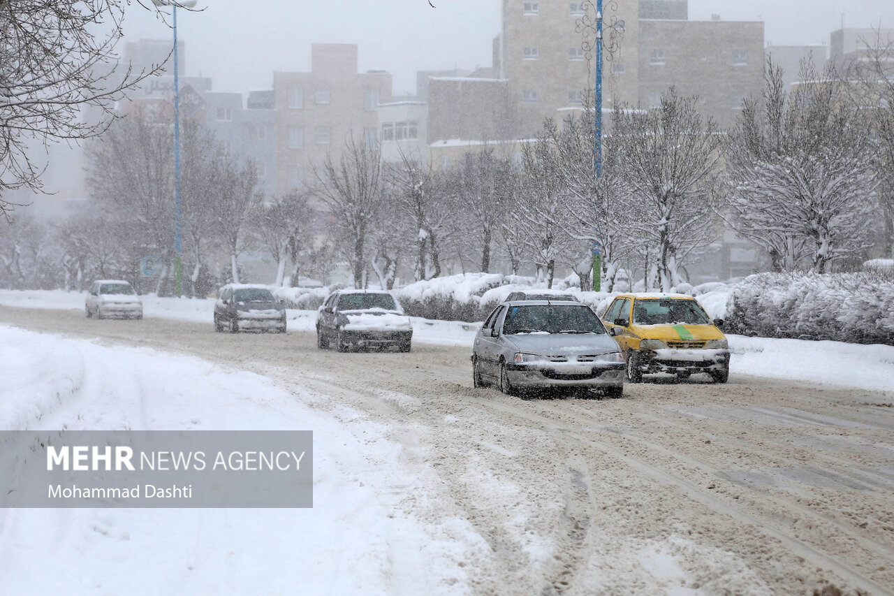 برف و باران در جاده‌های ۱۲ استان/ وضعیت ترافیکی محورهایمواصلاتی