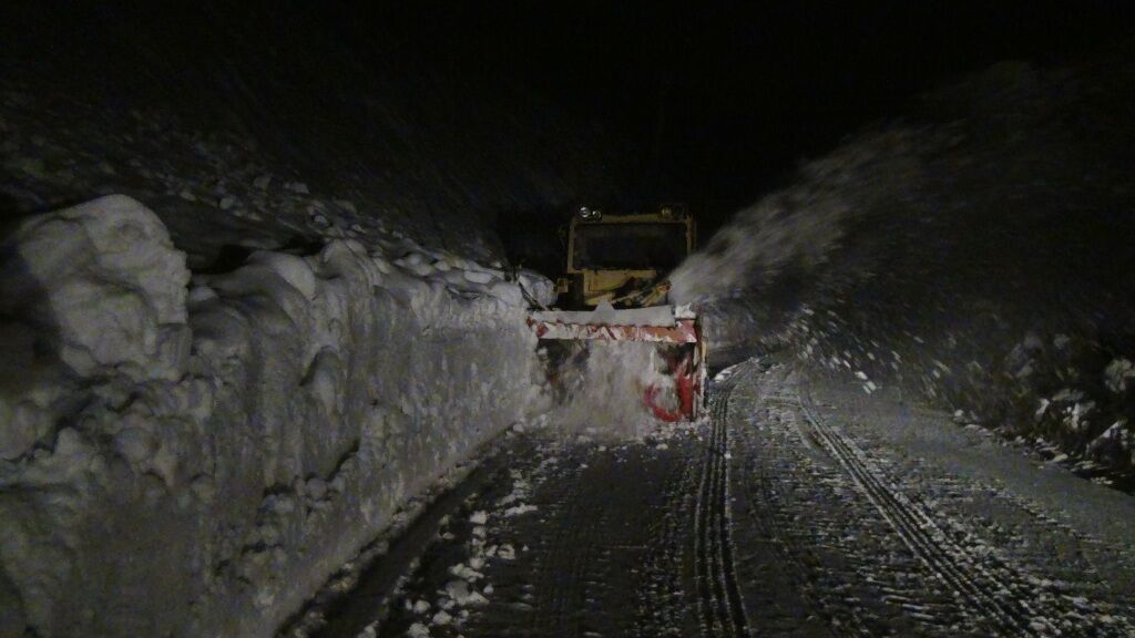 برفروبی شبانه در گردنه ژالانه سروآباد