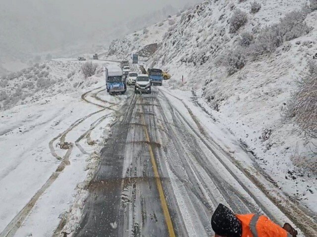 برف‌روبی و نمک‌پاشی محور مریوان- سقز