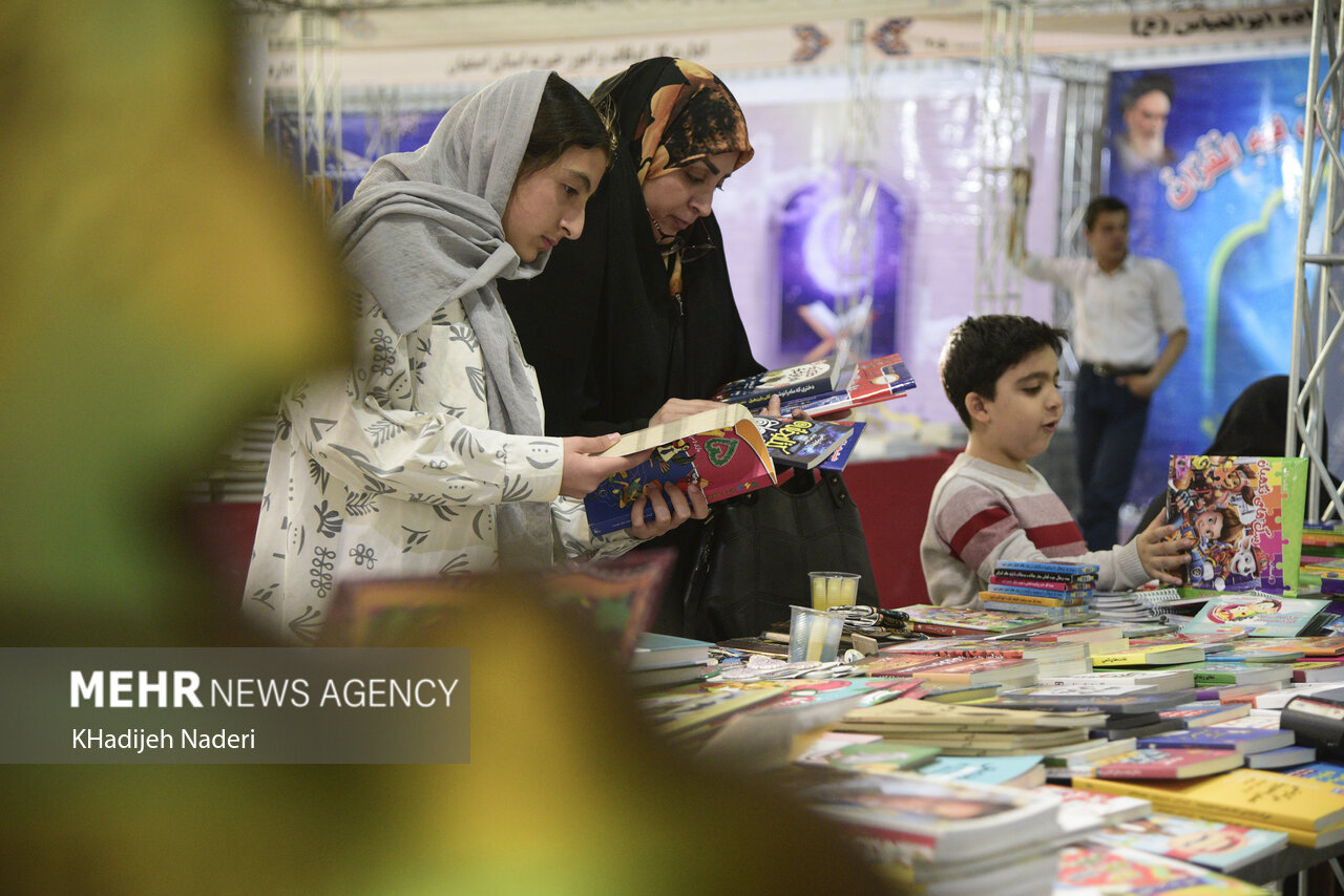 برپایی غرفه جوانی جمعیت در نمایشگاه قرآن