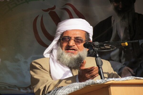 برچیده شدن جهالت و خرافات در جامعه ناشی از وجود پیامبر(ص)
است