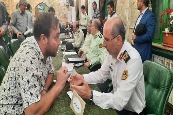 برگزاری اولین میز خدمت پلیس تهران در منطقه مولوی