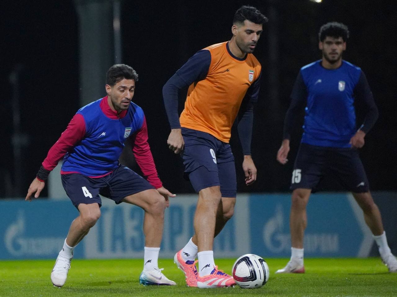 برگزاری تمرین تیم ملی فوتبال در روسیه با حضور تماشاگران