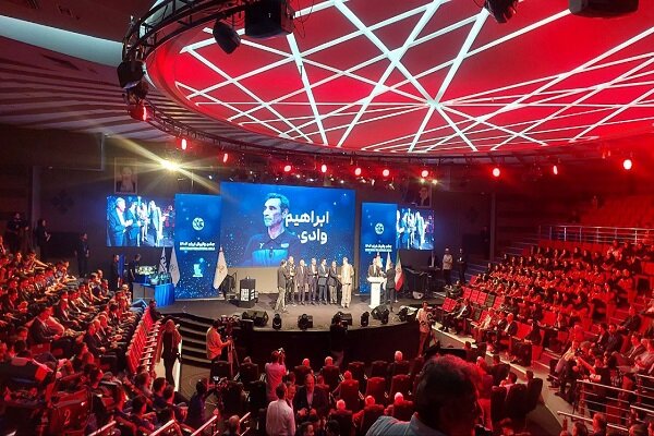برگزاری جشن والیبال ایران با حضور بزرگان ورزش؛ تقدیر از داورزنی