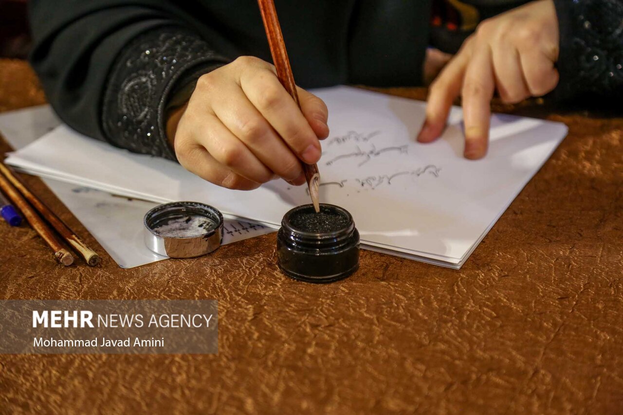 برگزاری جشنواره بداهه نویسی بانوان خوشنویس کردستانی