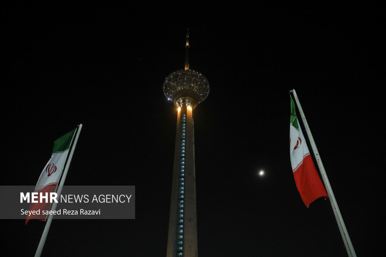 برگزاری حافظ خوانی شب یلدا در برج میلاد