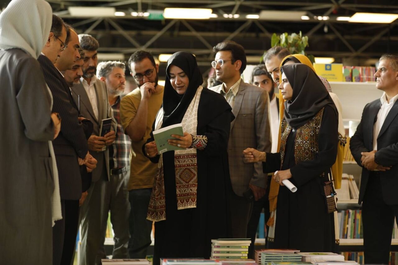 برگزاری رویداد صنایع دستی در باغ کتاب/آموزش به کودکان ونوجوانان