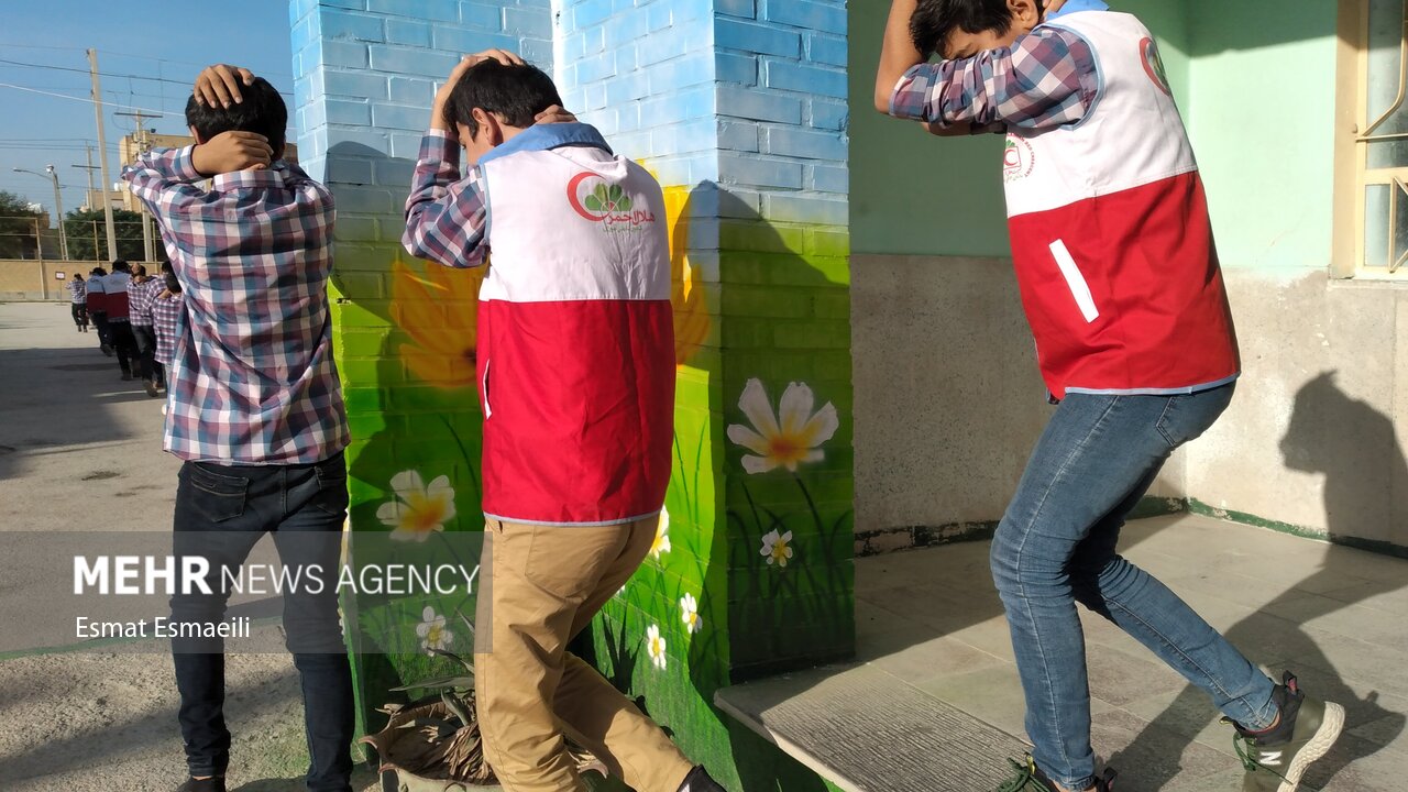 برگزاری مانور سراسری زلزله در مدارس سنندج