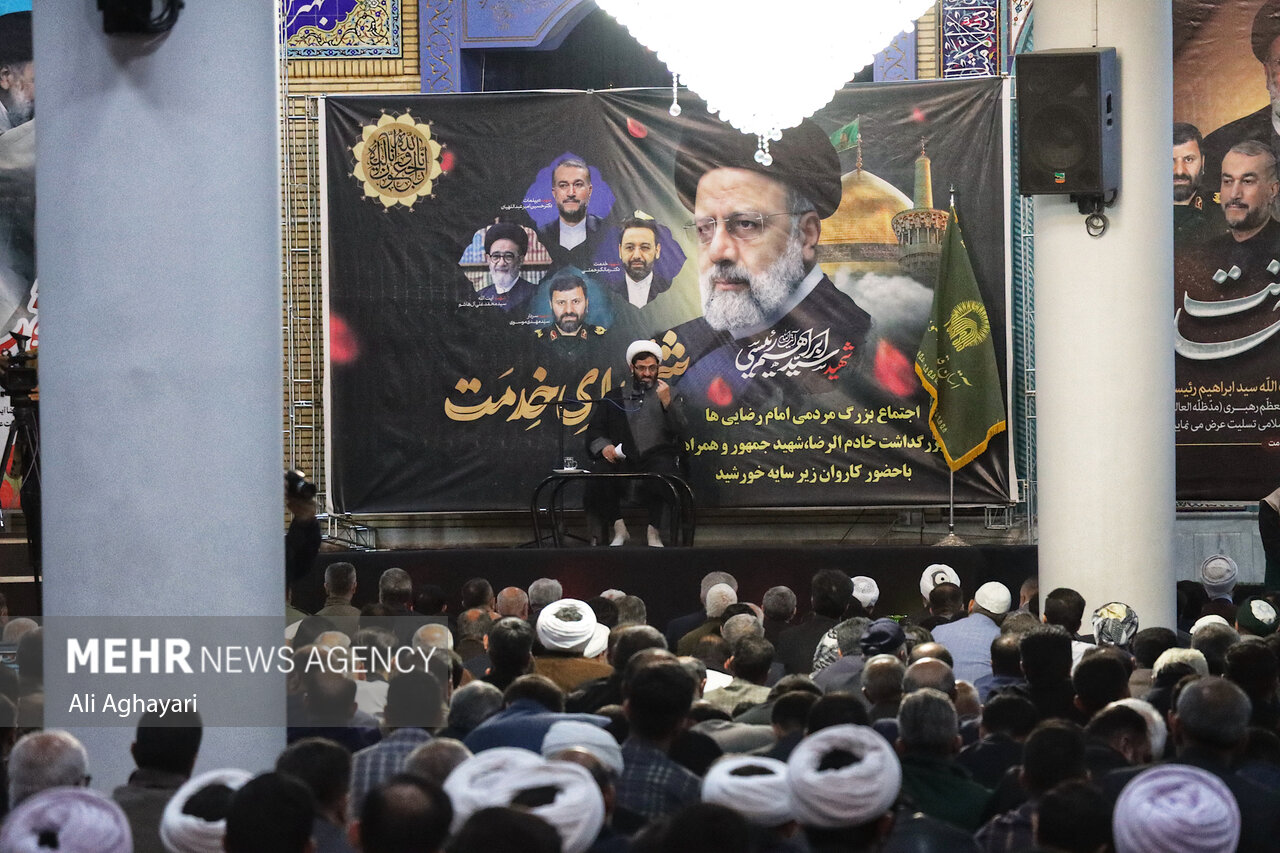 برگزاری مراسم عزاداری مردم ارومیه در سوگ رییس جمهور و
همراهانش