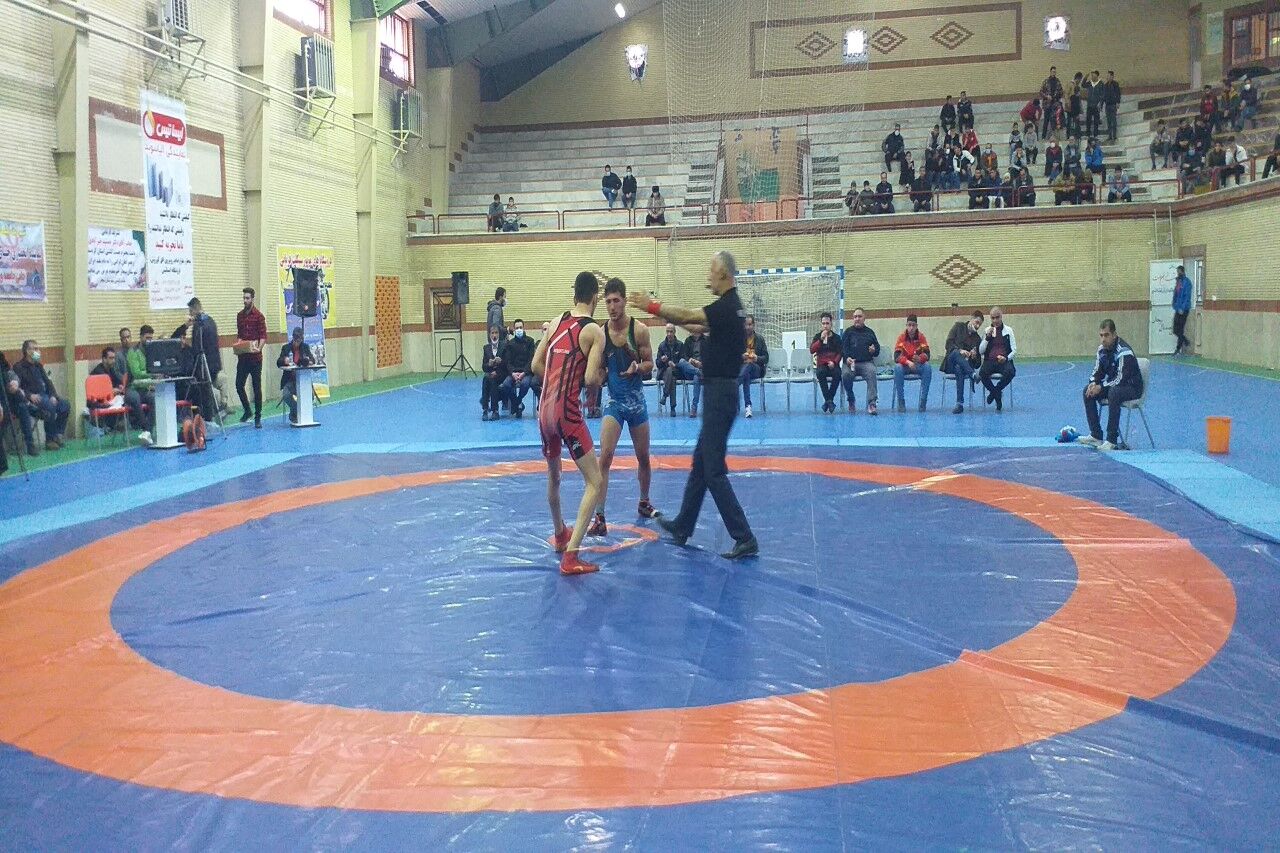 برگزاری مسابقات کشتی فرنگی جوانان کردستان در بیجار