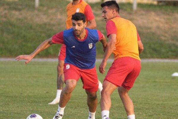 برگزاری نخستین تمرین تیم ملی فوتبال در تاشکند در دو گروه