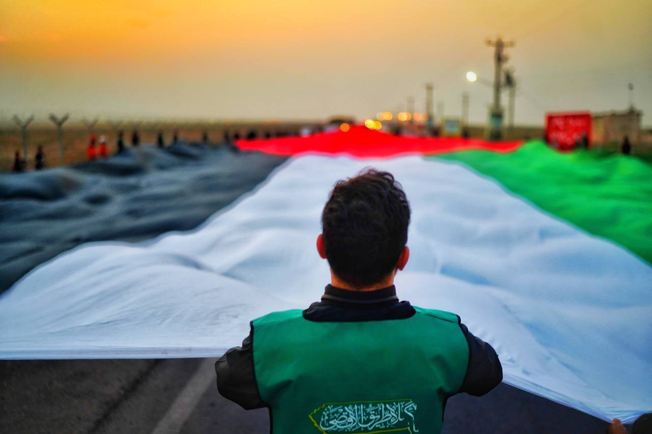 بزرگترین پرچم فلسطین در کشور به احترام شهدای غزه به اهتزاز
درآمد